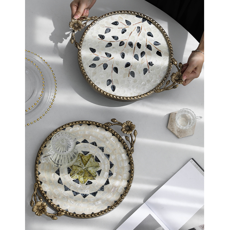 Luxury Skincare Tray - 創造的な高級貝殻装飾メタルトレイテーブルトップカップホルダー収納ティートレイスキンケア化粧品オーガナイザーディッシュ