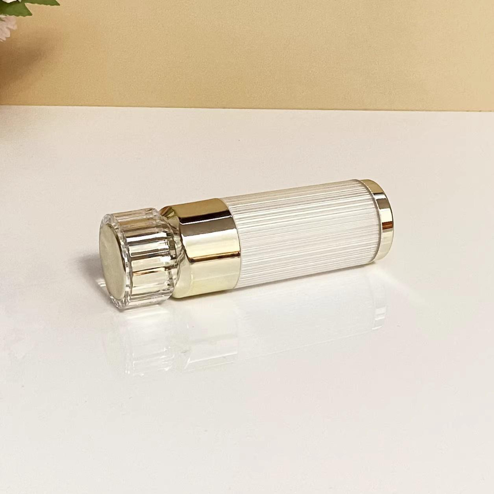 詰め替え可能なクリームジャー非毒性真空ポンプボトルポータブル - Luxury Skincare Packaging のレビューと価格