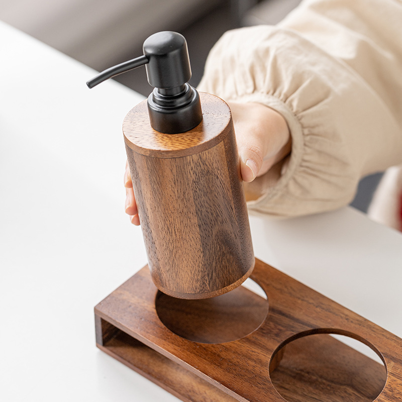 クルミ材のプレス式分割用空ボトル。 無垢材の高級ハンドサニタ - Luxury Skincare Tray のレビューと価格